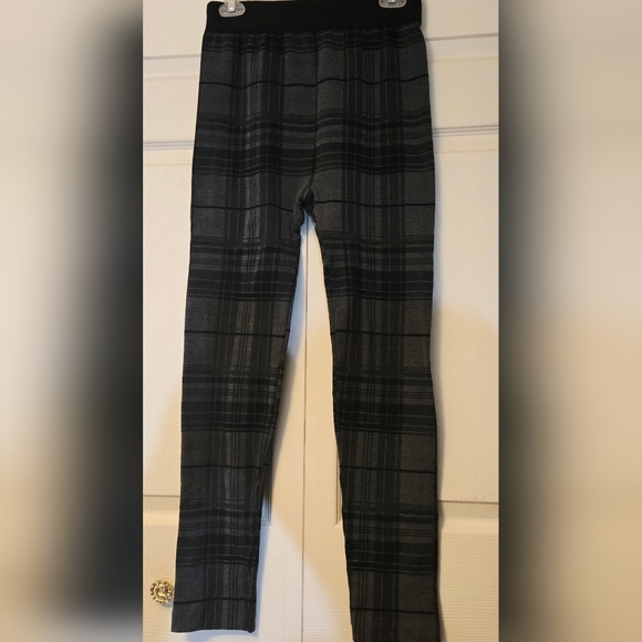 Dark Gray & Black Plaid Women's Comfort Leggings - Picture 1 of 10
